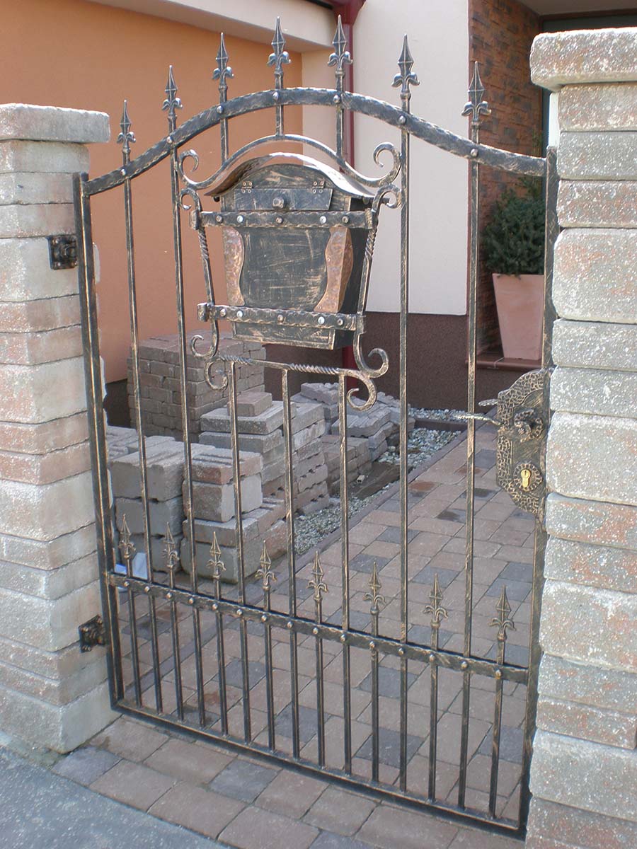 Kované výrobky a brány 18